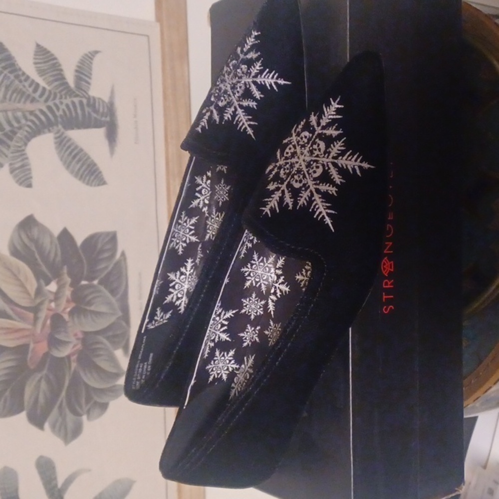 Strangecvlt Skull Snowflake Flats Sz 9 - Picture 2 of 5
